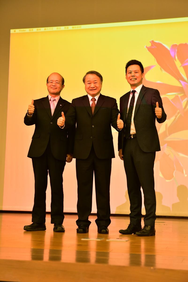 校長與貴賓合影